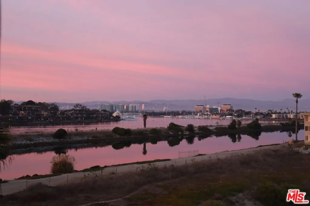 6220 Pacific Avenue 303, Playa Del Rey, California 90293 home-pic-48